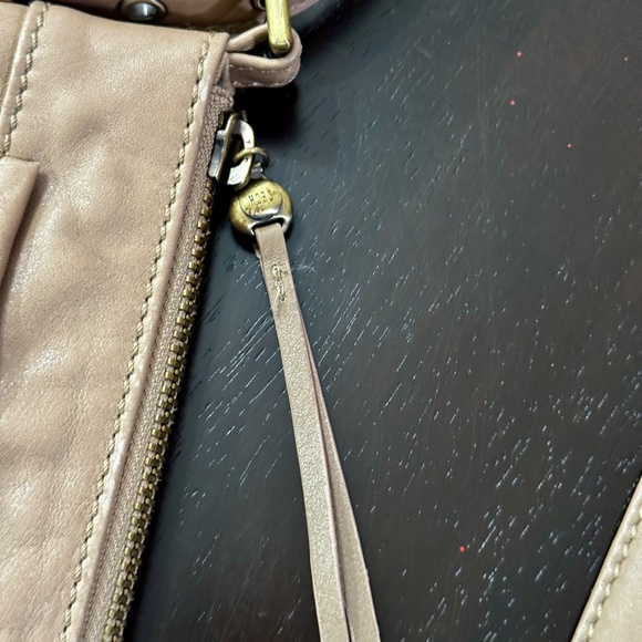 HOBO Crusade 100% Leather Large Crossbody Taupe - Picture 3 of 16